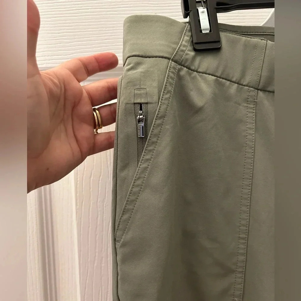 ! Athleta Sz 10 Tribeca Utility Crop Pant Lightweight Pockets Laurel Olive - Picture 4 of 7